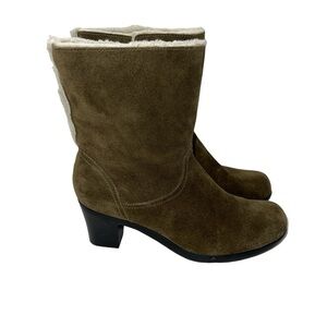 Clarks Bendables Ankle Boots Size 9M Olive Green Leather Faux Sherpa Cuff